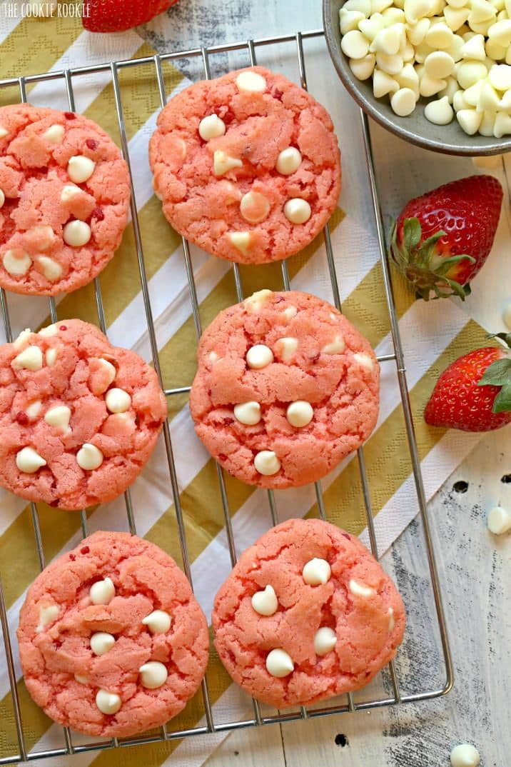 strawberry cookies cake chocolate mix chip fun recipe valentine easy chips pink collect later super festive delicious perfect