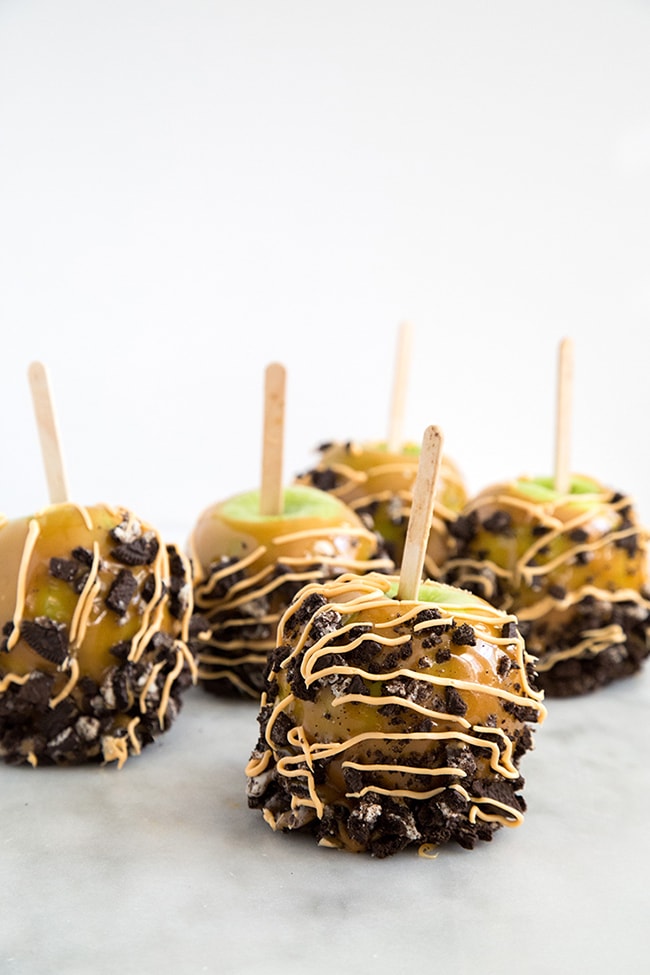 Oreo Caramel Dipped Apples | The Little Epicurean