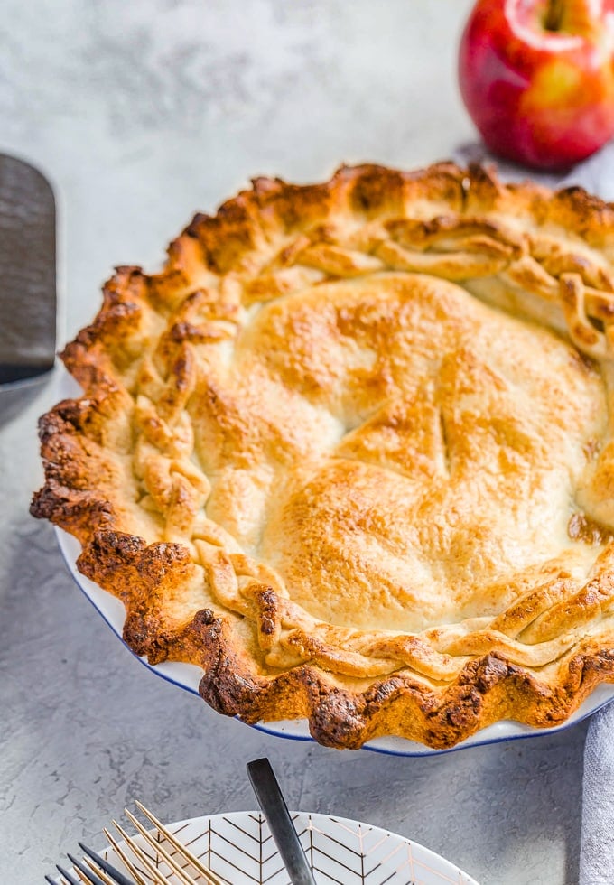 How to make homemade apple pie: Apple pie after baking