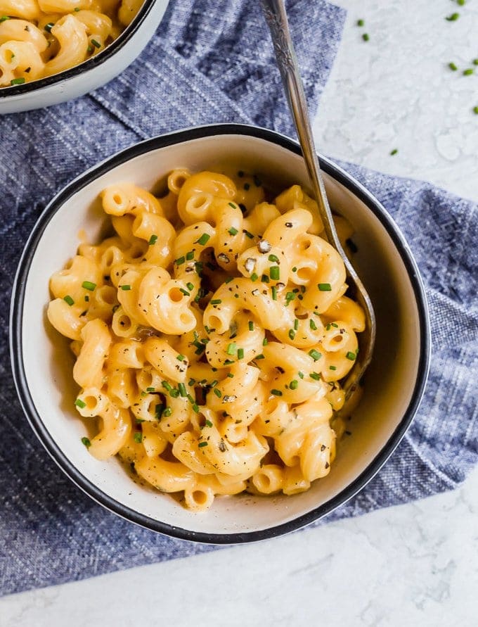 15 Minute Recipe for Macaroni and Cheese in a bowl