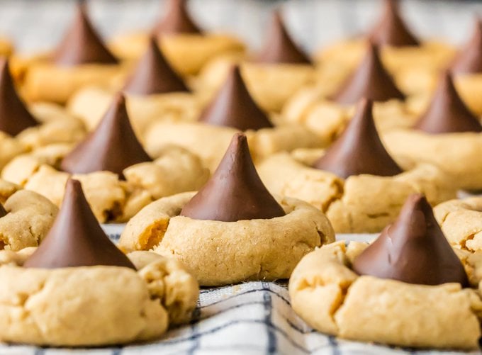 peanut butter hershey kiss cookies