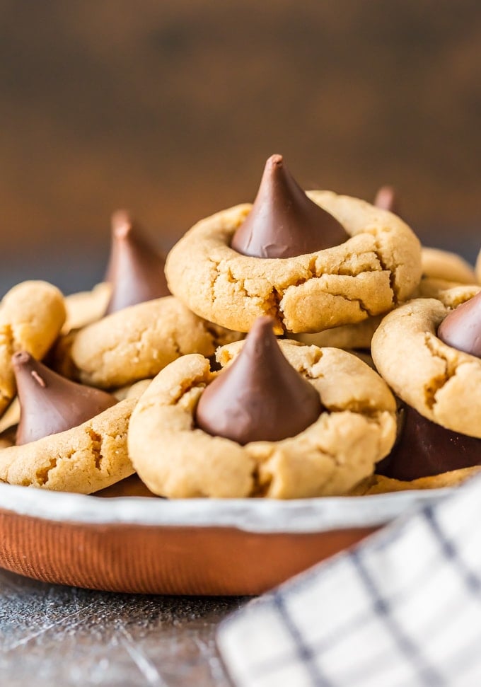 Peanut Butter Kiss Cookies (Hershey Kiss Cookies) VIDEO!