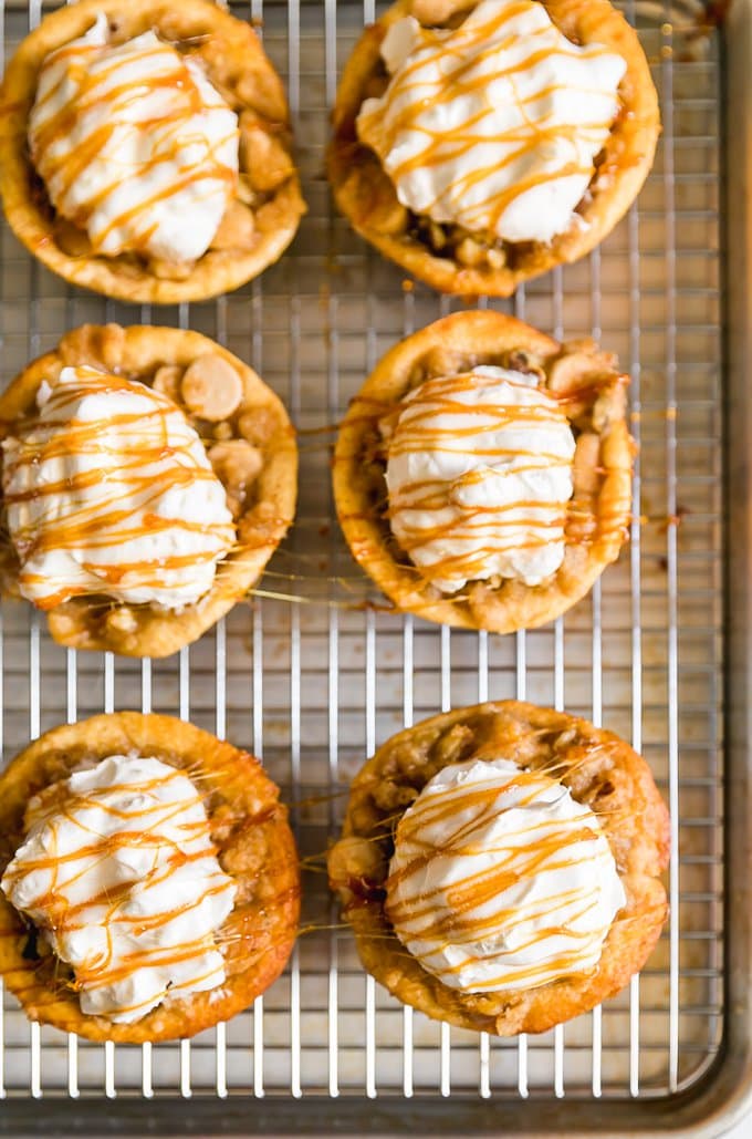 Cinnamon Roll Apple Pie Recipe - Cupcakes on a cooling rack
