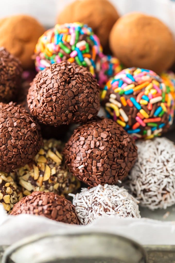 Chocolate Truffles Recipe (EASY!) - The Cookie Rookie