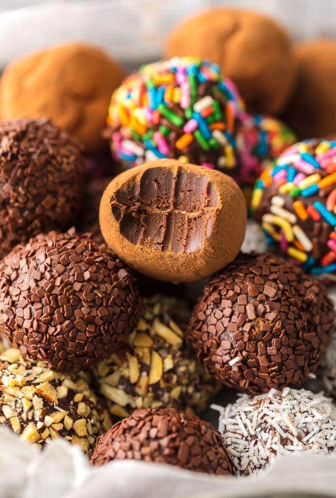 Homemade Chocolate Truffles {5 Ingredients}