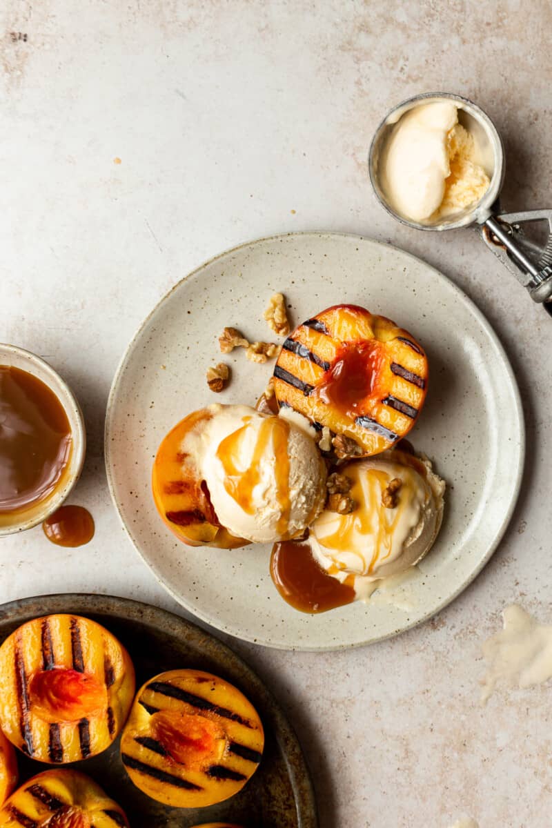 grilled peaches with ice cream and caramel sauce