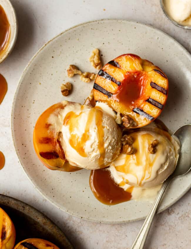 grilled peaches with ice cream and caramel sauce