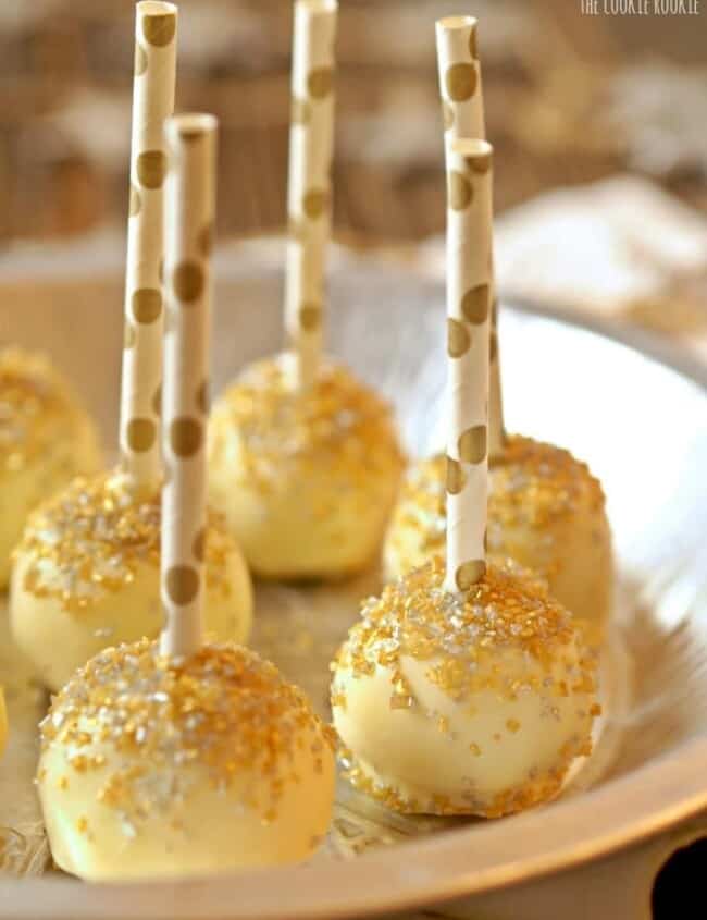 Gold Glitter Cake Pops (Lemon Cake Pops), perfect for any holiday! So easy. Lemon Cake Pops covered in white chocolate! | The Cookie Rookie