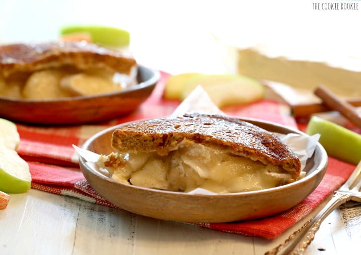 Apple Pie Grilled Cheese! Made with brie, mascarpone, and apple pie filling! AMAZING! | The Cookie Rookie