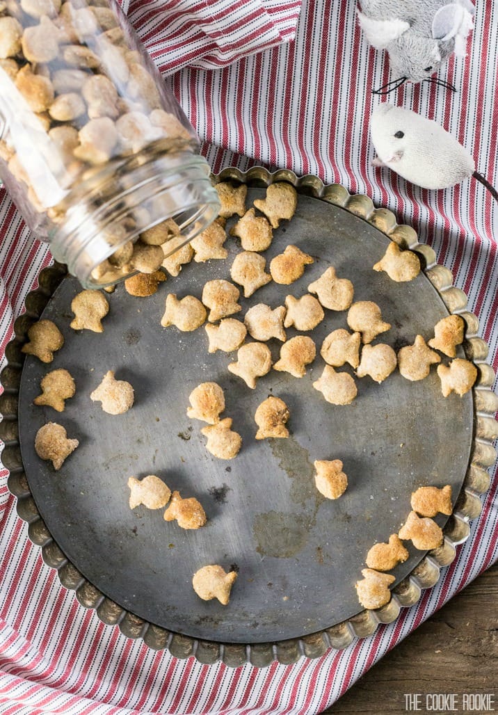 A pan full of fish-shaped salmon cat treats.