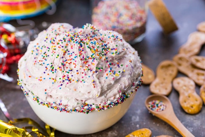 Skinny(er) Funfetti Cake Batter Dip! Birthday party favorite! SO easy and delicious. MAKE AHEAD THE NIGHT BEFORE!