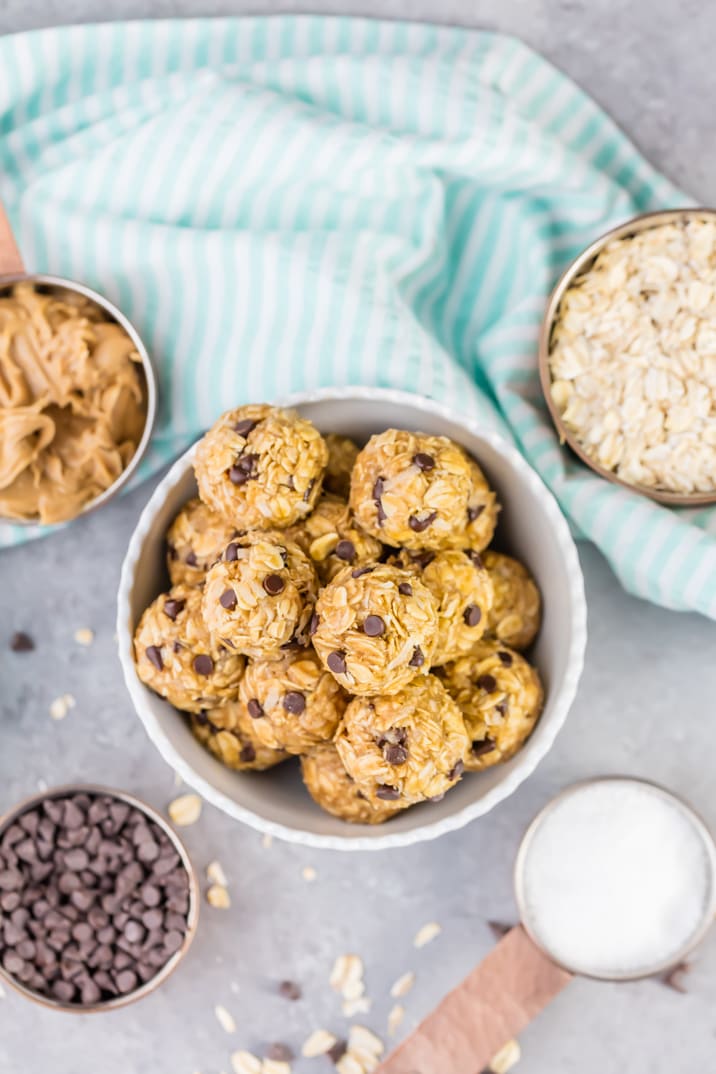 No Bake Energy Bites made with peanut butter, banana, oats, and chocolate chips