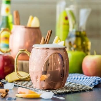 Apple Pie Moscow Mule (Plus Mocktail Version!) So fun for Fall! Apple Cider, Apple Pie or Caramel Vodka, and Ginger Beer! Easy, delish, and refreshing! Best cocktail ever!