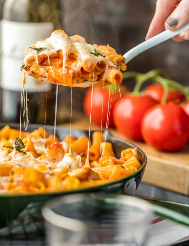 Chicken Parmesan Pasta Recipe uses only 6 ingredients and made in ONE PAN! This is our go-to easy dinner recipe anytime we are craving comfort food. A delicious chicken and pasta recipe everyone in the family will love! Skillet Chicken Parmesan for the win!