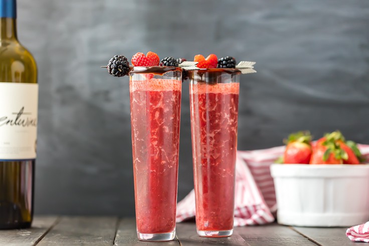 strawberry chocolate wine cocktail smoothie (valentine’s day drinks)