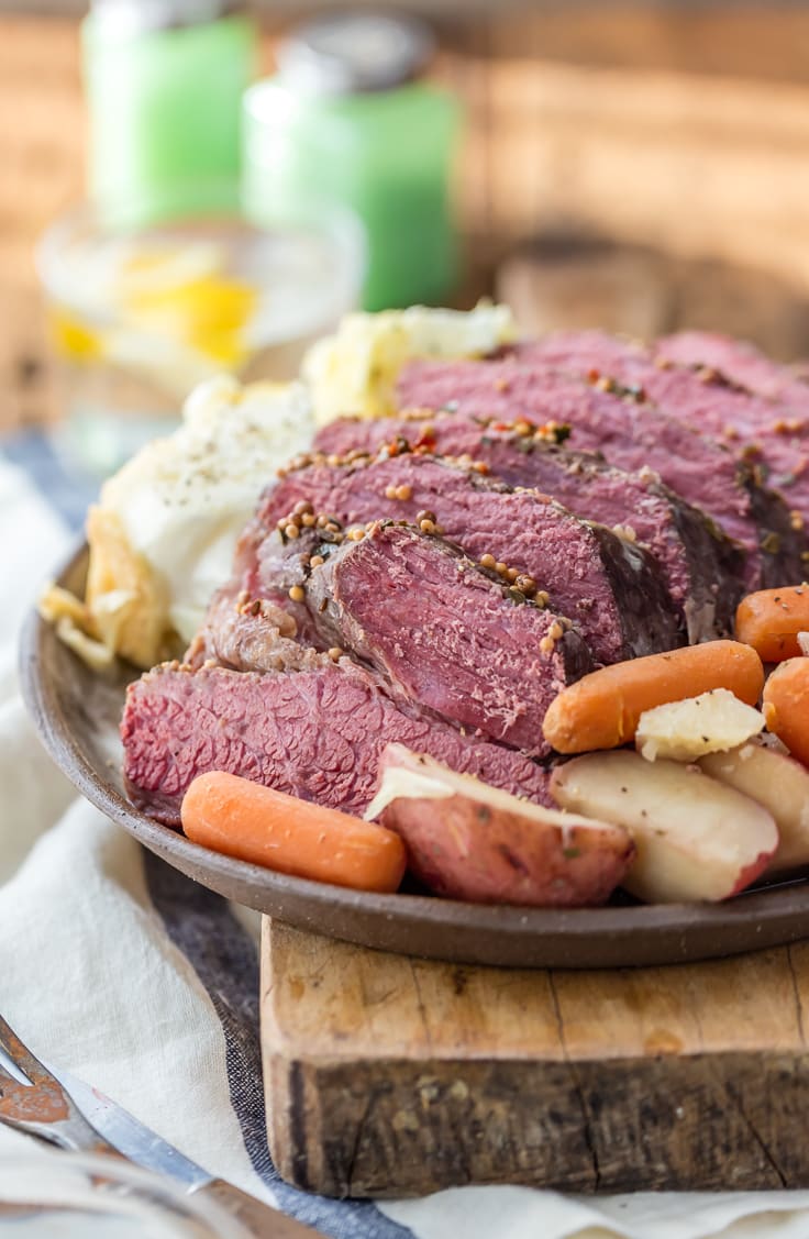 corned beef crock pot recipe with cabbage, carrots and potatoes