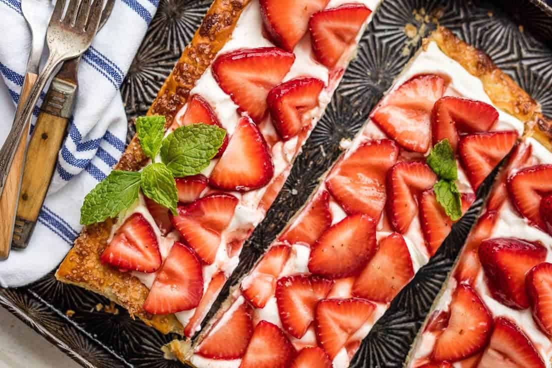 finished strawberry puff pasrty tart