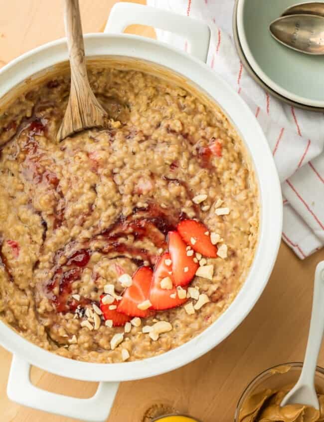 PEANUT BUTTER AND JELLY STEEL CUT OATMEAL is the perfect healthy and easy breakfast! Full of flavor from crunch peanuts, strawberry jelly, and fresh cut strawberries. BEST BREAKFAST EVER!