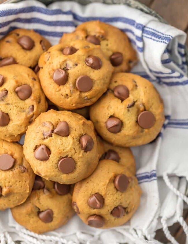 APPLESAUCE CHOCOLATE CHIP COOKIES are the perfect skinny(er) way to enjoy holiday baking! These soft chocolate chip cookies are loaded with chocolate and made with applesauce! These applesauce cookies have amazing flavor, less calories, and you can eat the dough with no worries!