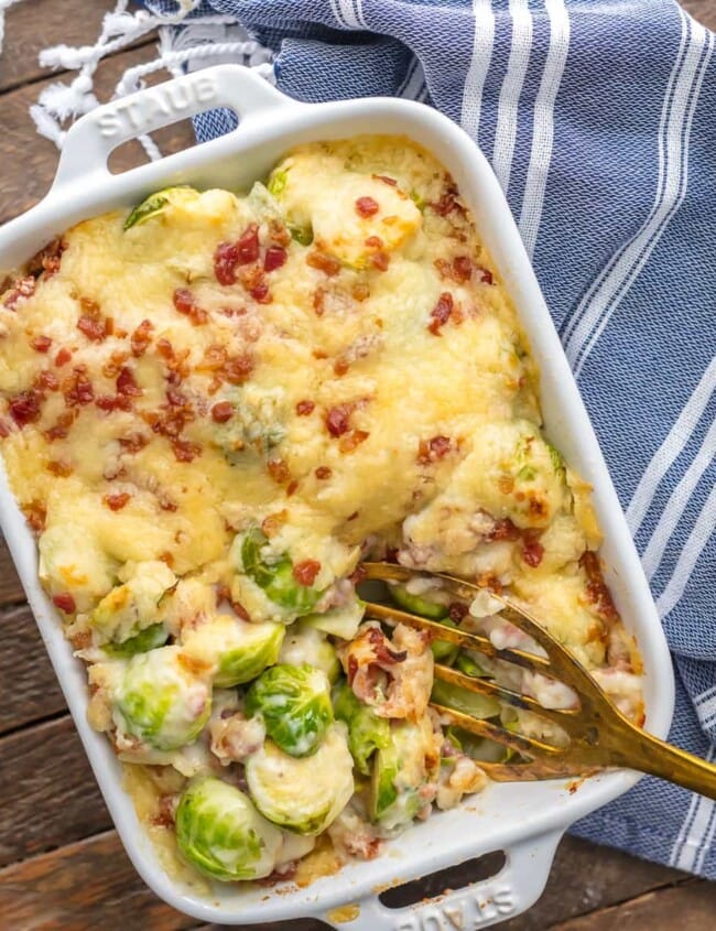 BRUSSELS SPROUTS GRATIN with bacon is the ultimate holiday side dish! Who can resist bacon brussels sprouts when sprinkled with SO MUCH CHEESE? The creamy sauce inside of this brussels sprouts au gratin is so easy and delicious, making this a Thanksgiving favorite for our family.