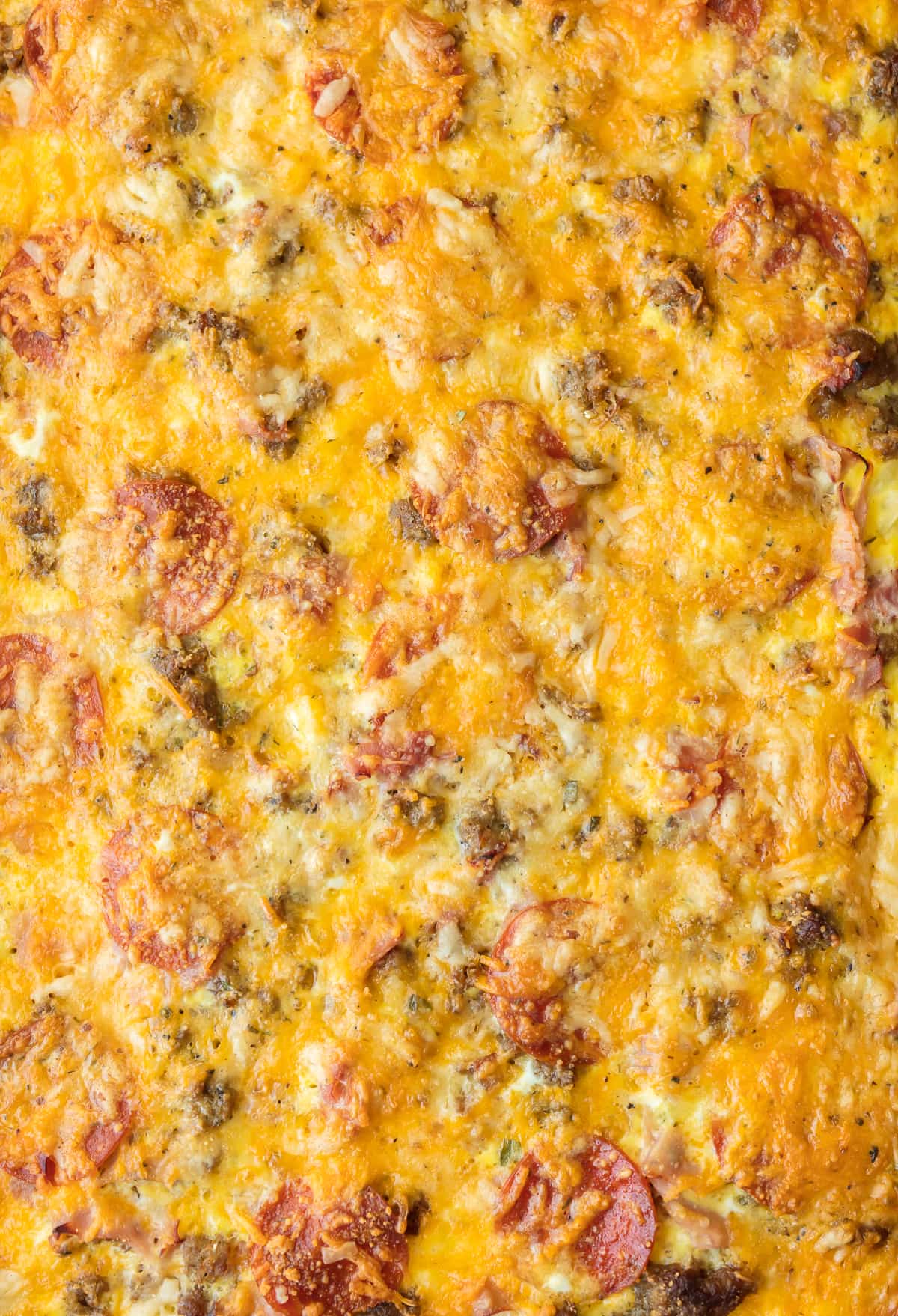 MEAT LOVERS PIZZA is one of the best, so why not bring that deliciousness to the breakfast table?! This meat lovers Breakfast Pizza is the perfect Christmas morning breakfast recipe! It's loaded with pepperoni, bacon, sausage, hamburger, egg, hash browns, and cheese! BEST SHEET PAN BREAKFAST PIZZA EVER! Meat Lovers Breakfast Pizza: egg, cheese, pepperoni, sausage, bacon, hash browns