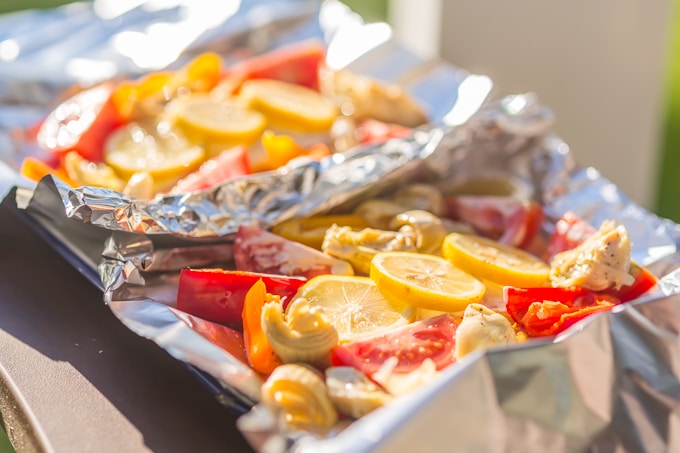 Foil packet recipe with salmon and vegetables