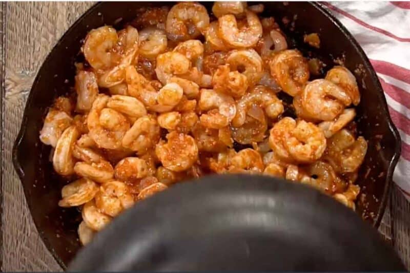 turn off the heat and adding shrimps