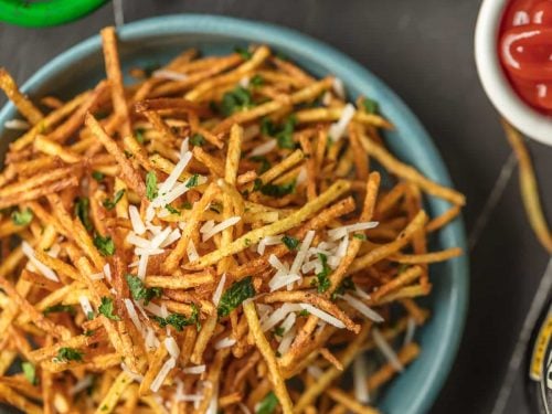 https://www.thecookierookie.com/wp-content/uploads/2017/06/shoestring-fries-2-of-8-500x375.jpg