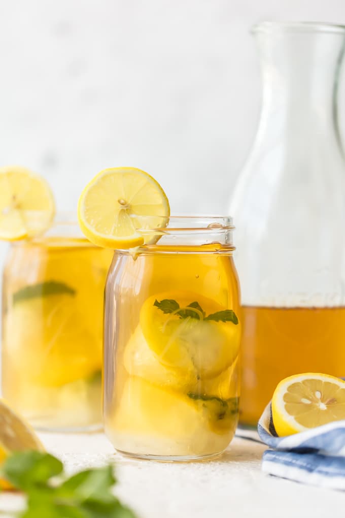 https://www.thecookierookie.com/wp-content/uploads/2017/07/lemon-mint-simple-syrup-ice-cubes-4-of-9.jpg