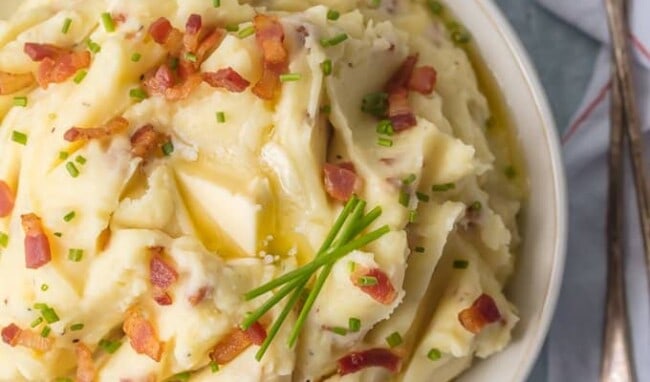 Every Thanksgiving table needs BACON GOAT CHEESE MASHED POTATOES! These are our favorite mashed potatoes and are always a crowd pleaser. So creamy, flavorful, and delicious. THE BEST cheesy mashed potato recipe!