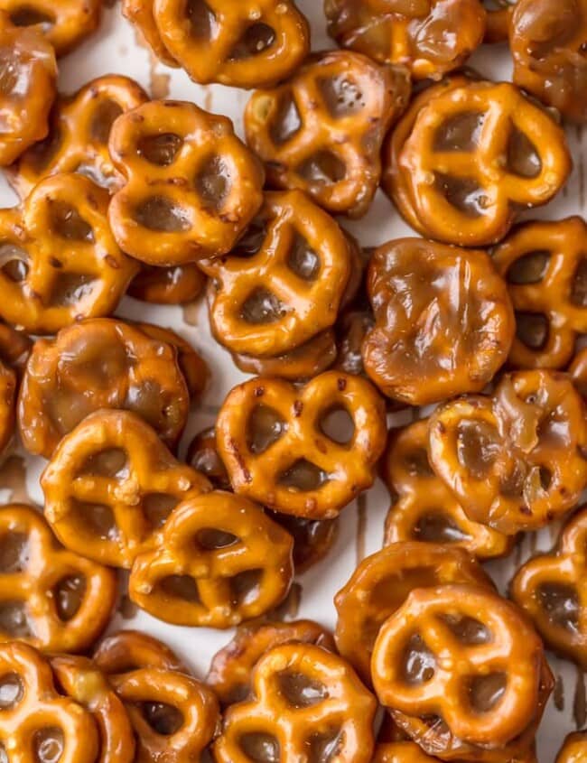 These CARAMEL PRETZELS are divine! If you're looking for an easy sweet treat, these mini BUTTER TOFFEE PRETZELS are a must-try. These mini toffee pretzels are simple yet addicting...making them the ultimate holiday snack.