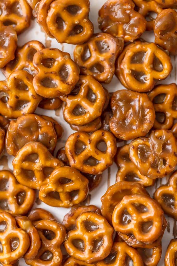 These CARAMEL PRETZELS are divine! If you're looking for an easy sweet treat, these mini BUTTER TOFFEE PRETZELS are a must-try. These mini toffee pretzels are simple yet addicting...making them the ultimate holiday snack. Mini caramel pretzels dipped in butter toffee