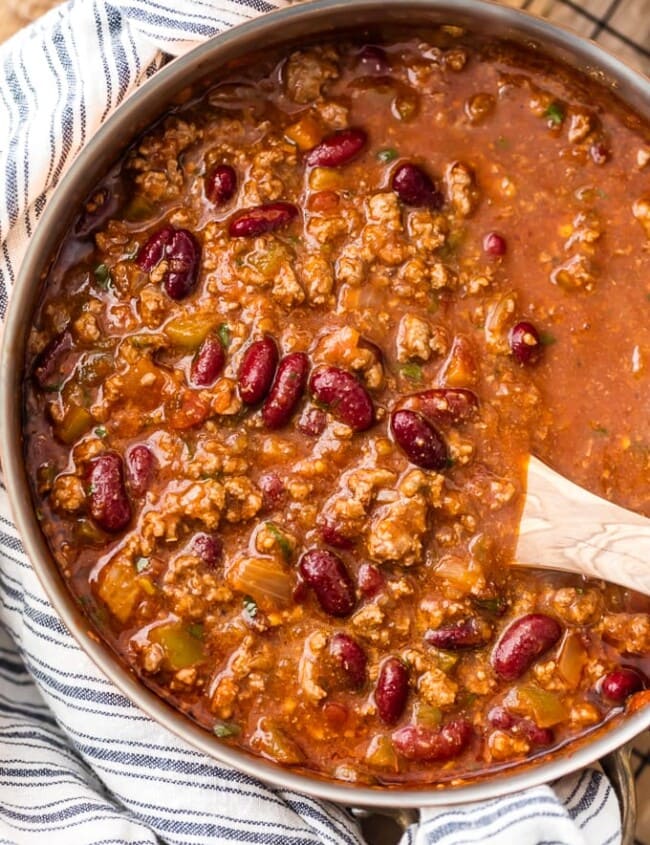 This is the BEST EASY CHILI RECIPE! Our 6 Ingredient Lazy Day Chili is one of our favorite recipes to make for a crowd. It's so easy and so flavorful! Since it only contains 6 ingredients, you most likely already have this stuff in your pantry. It's perfect for game day and absolutely fool-proof. You won't believe how tasty this easy chili recipe is!