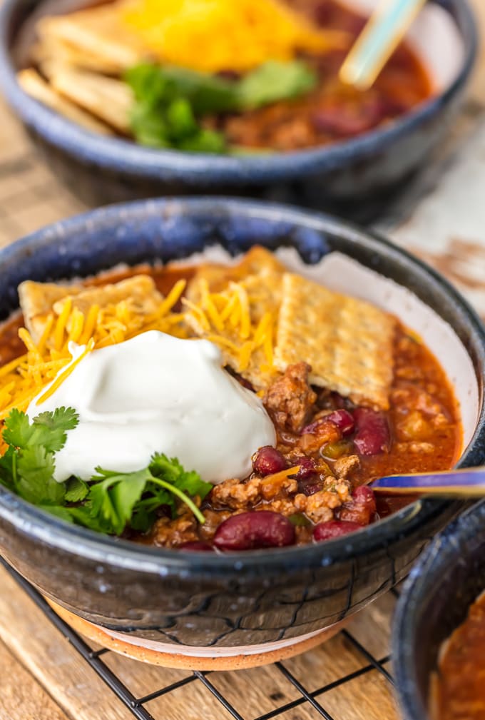This is the BEST EASY CHILI RECIPE! Our Lazy Day 6 Ingredient Chili is one of our favorite recipes to make for a crowd. It's such an easy chili recipe to make and it's so flavorful! Since it only contains 6 ingredients, you most likely already have this stuff in your pantry. It's perfect for game day and absolutely fool-proof. You won't believe how tasty the best easy chili recipe is! How to make the best easy chili recipe