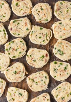 These Tortilla Roll ups with Cream Cheese and Jalapeno are just perfect for The Super Bowl! This EASY and quick Jalapeno Poppers inspired appetizer recipe is so addicting and gone in minutes from any party. Nothing beats cream cheese tortilla pinwheels for tailgating!