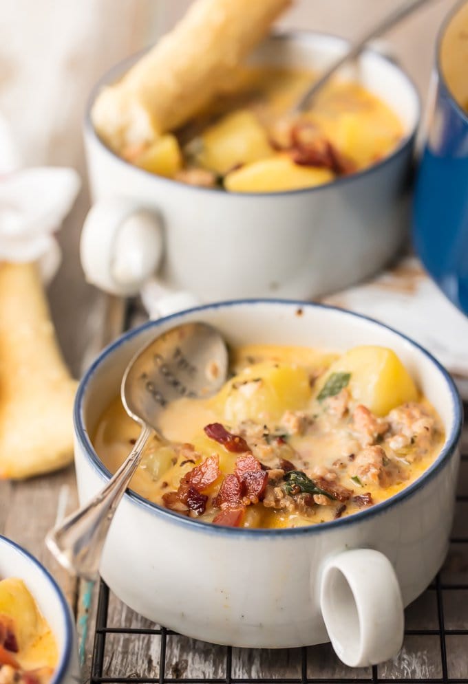 zuppa toscana garnished with bacon