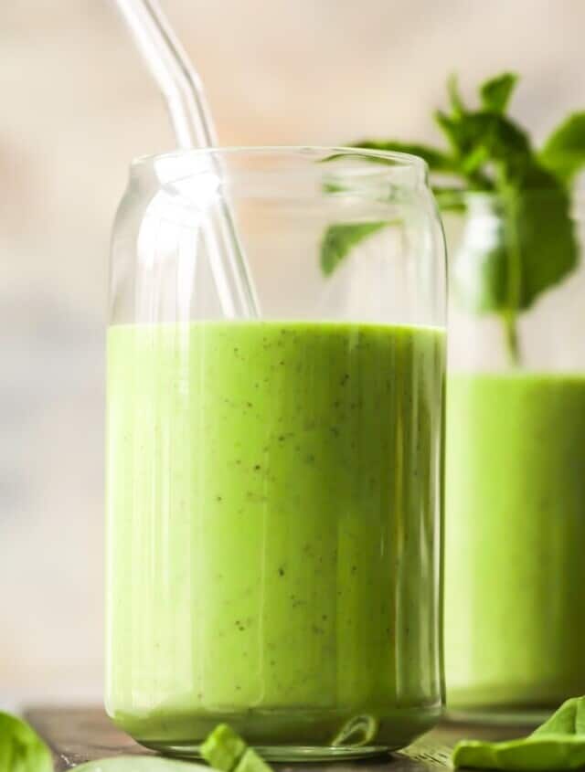 This Creamy Green Smoothie Recipe is all your need to have the most amazing morning any day of the week. This Green Detox Smoothie is filled with light and fresh ingredients like pineapple, spinach, apple, kale, banana, Greek Yogurt, and more. This Green Goddess Smoothie Recipe will make you feel bright and sunny first thing in the morning, after workouts, or any time you  whip one up. SO delicious, easy, and healthy!