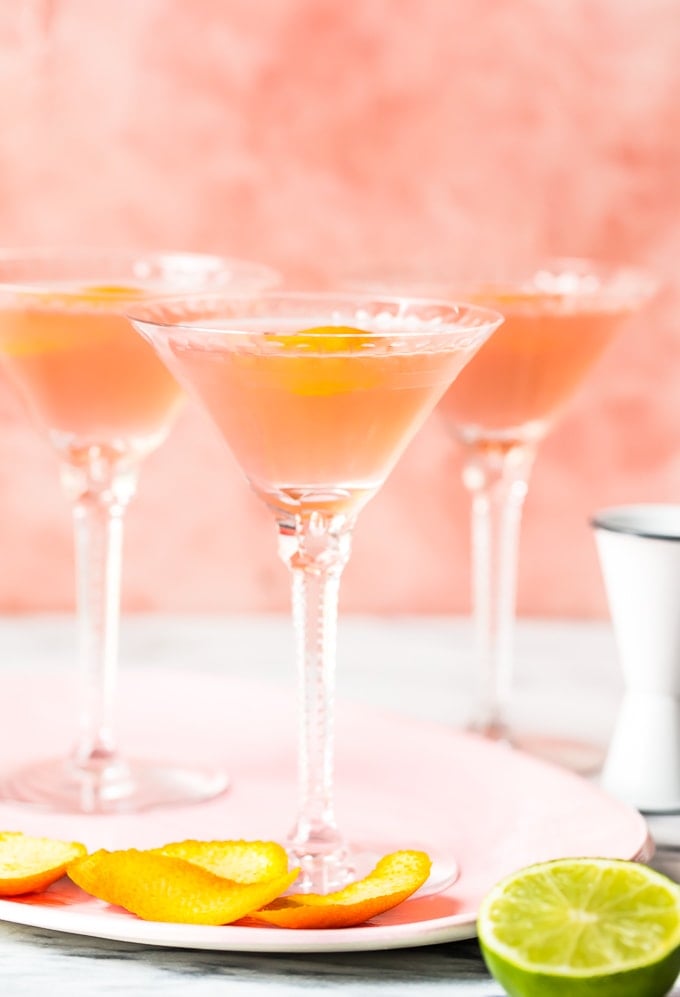 best cosmo recipe for a crowd (how to make a cosmopolitan)