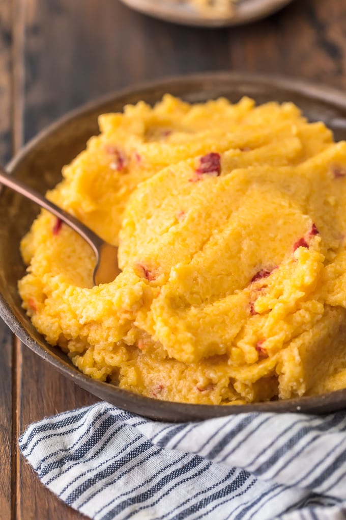 Easy cheese grits in a bowl