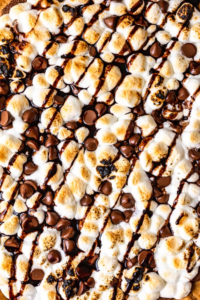 Delicious Dessert! Now get both S'Mores Dessert Pizza and Cinnamon Wheels for AED 39 only. Use code: DD39 #dessertpizza #smoresdessert…