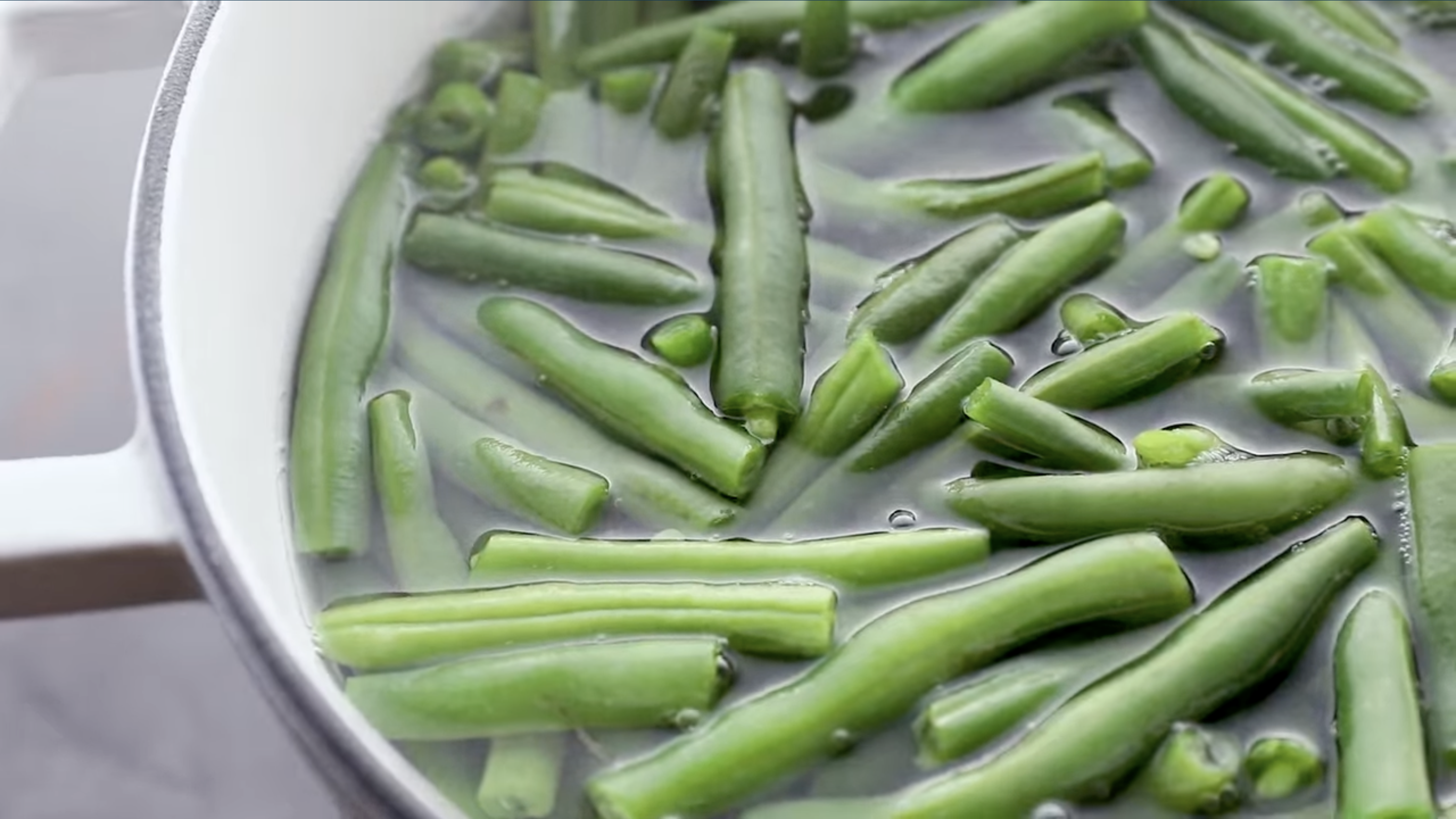 green beans in a pot of water.