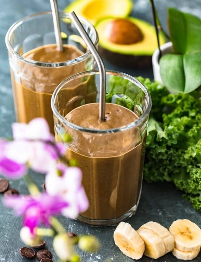 chocolate detox smoothie in glass