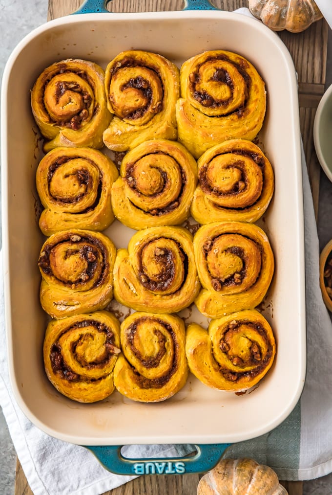 Pumpkin cinnamon rolls without frosting