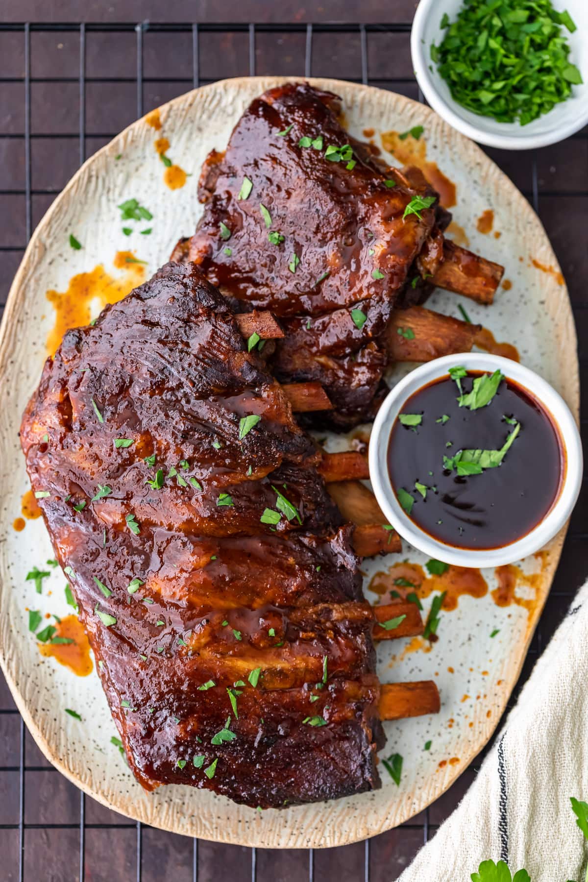 slow cooker bbq ribs on a serving plate