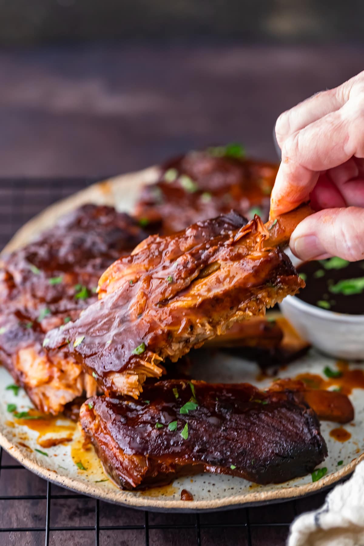 BBQ-ribben uit elkaar trekken