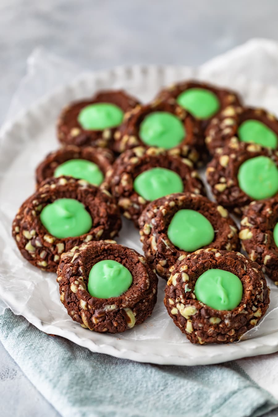 chocolate mint cookies with mint filling