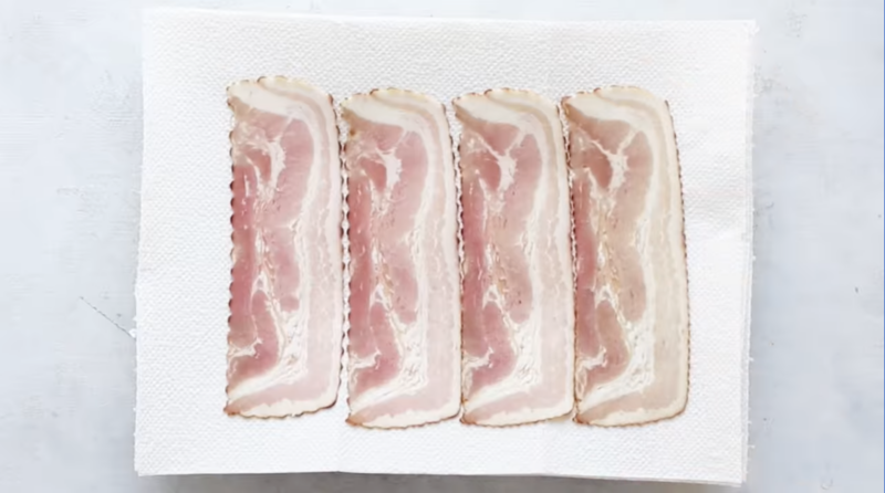 4 slices of bacon on a paper towel.