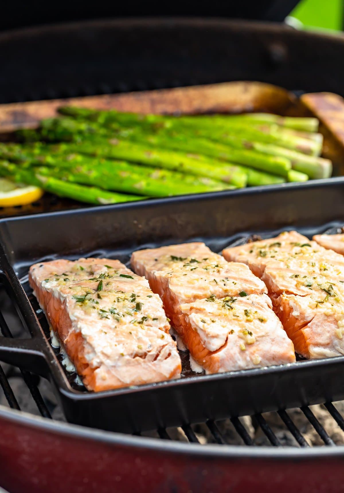 salmon fillets and asparagus in grill pans