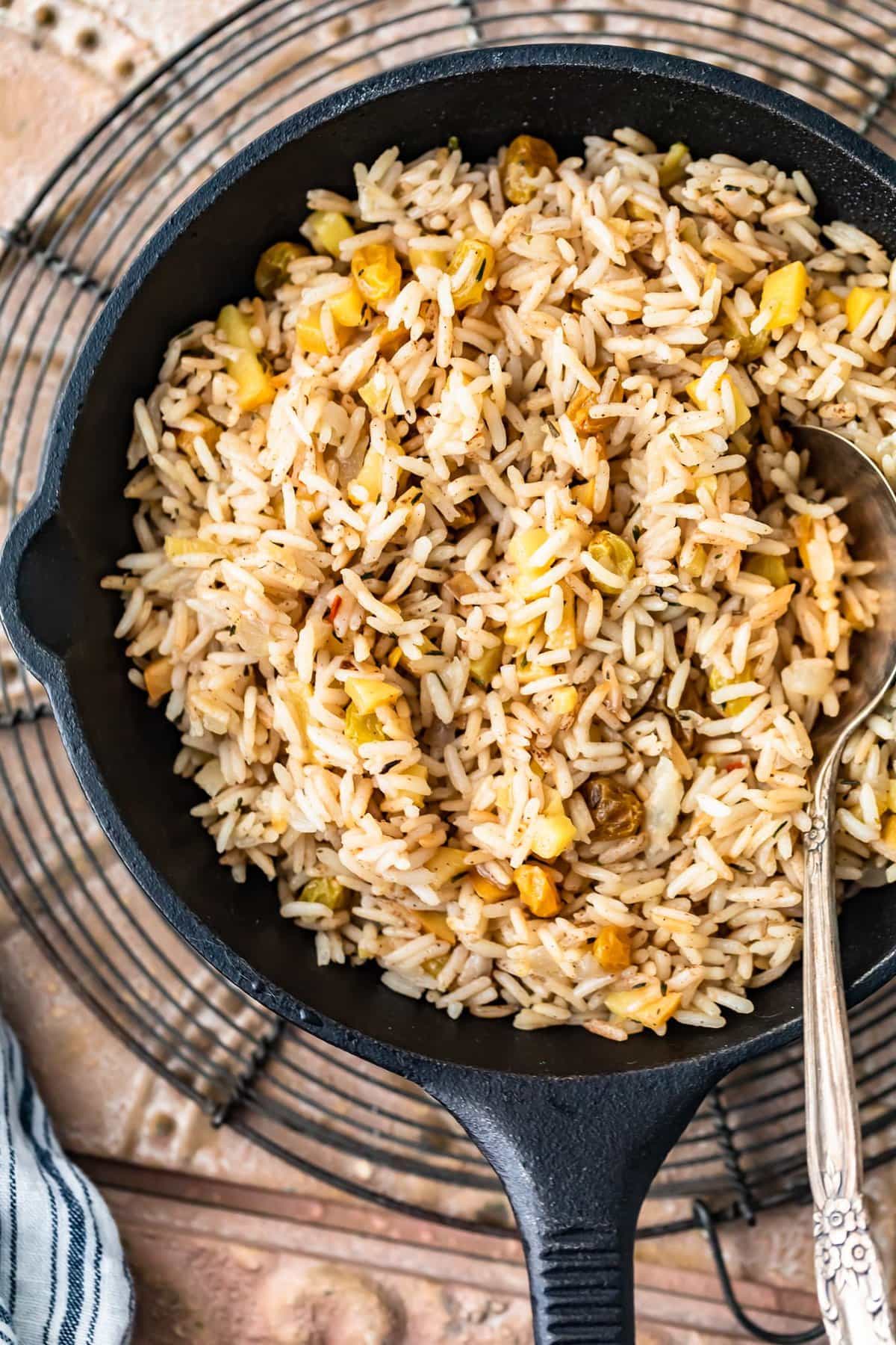 rice pilaf with apples and raisins