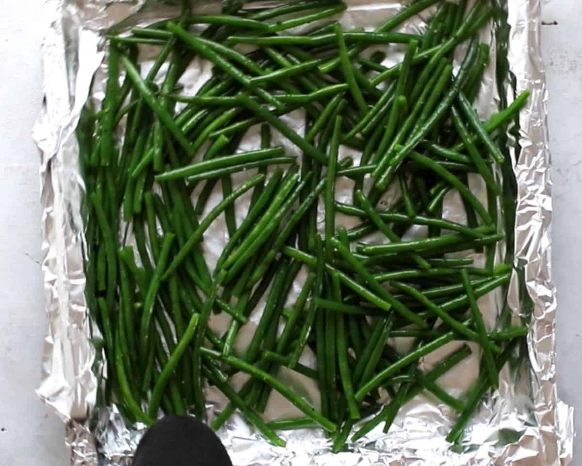 green beans on a cookie sheet